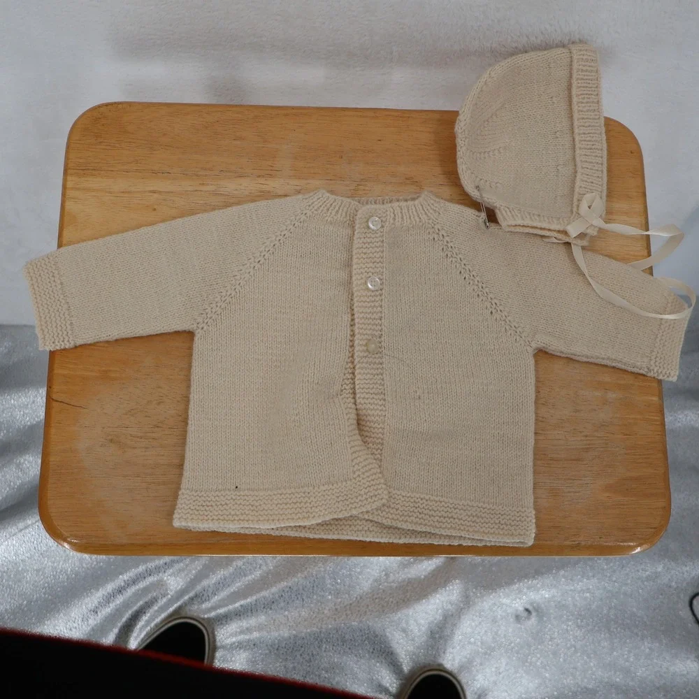 Handmade‎ Knit Cardigan Bonnet Set Baby Unisex Size 0-3M Cream Heirloom Heritage
